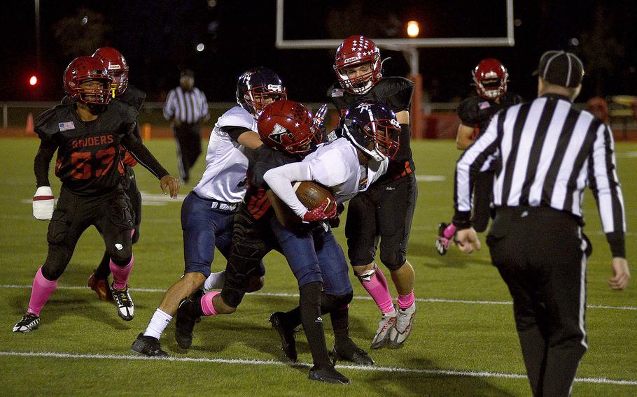 Sevastian Quiles tackles Jayden Maroney.