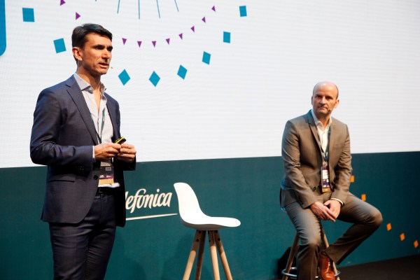 De izquierda a derecha: Juan Carlos García, director de Tecnología y Arquitectura de Red de Telefónica, y David del Val, director de Innovación Core de Telefónica