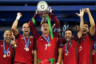 Which member of the victorious Portuguese squad in 2016 won the Football League Trophy six years earlier?