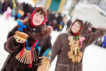 happy girls plays during Shrovetide