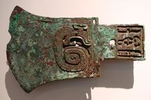 A bronze yue