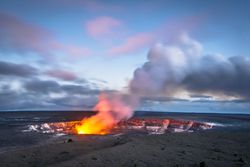 Hawaii&#39;s Kilauea Caldera at Twilight