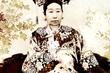 1905 photo of the Dowager Empress Cixi, known as the Dragon Lady of China