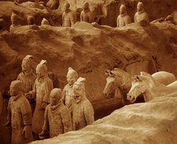 Qin Shihuangdi’s buried clay terracotta warriors