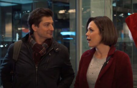 Daniel Lissing and Erin Krakow in 'Santa Tell Me'