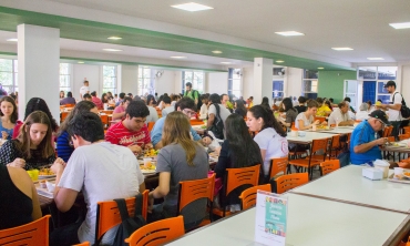 Estudantes da UFF frequentam diariamente refeitório do Restaurante Universitário 