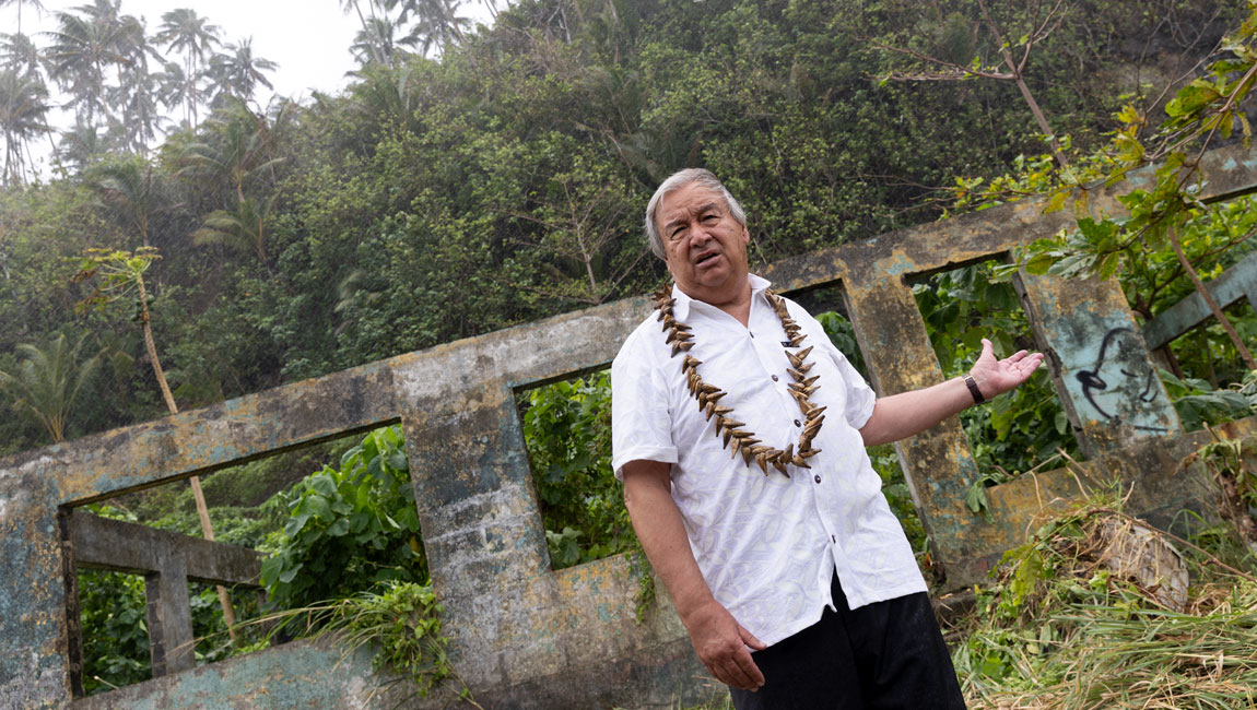 Secretary-General António Guterres visits a house which was abandoned due to storm damage and flooding as a result of climate change during his trip to Samoa. UN Photo/Kiara Worth