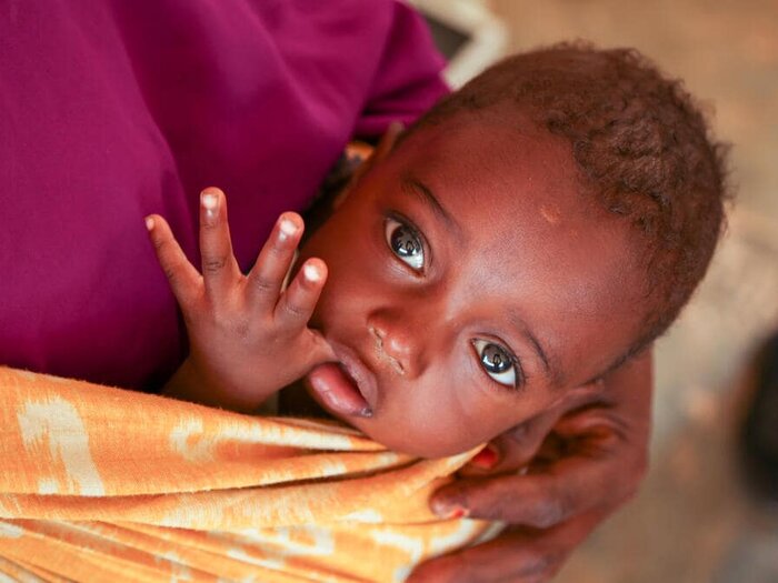 Aqbal Mohamed Haayoow (35) and her son Cabdi (15 months) at the Jawle health center in Garowe