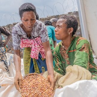 In Bulengo displacement camp, North Kivu, Beatrice, a mother of four, receives vital food assistance from the World Food Programme. Photo: ©WFP/Benjamin Anguandia