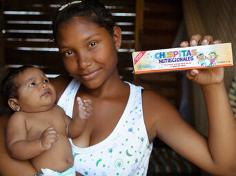 Woman and her child, beneficiaries of WFP's malnutrition-preventing programme in target groups in Colombia