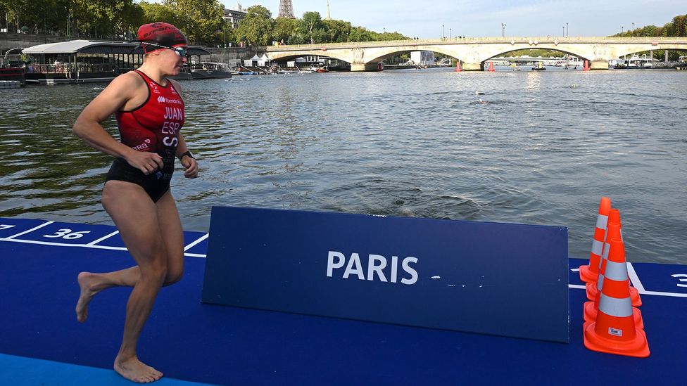 Athlete on diving platform in the Seine (Credit: Getty Images)